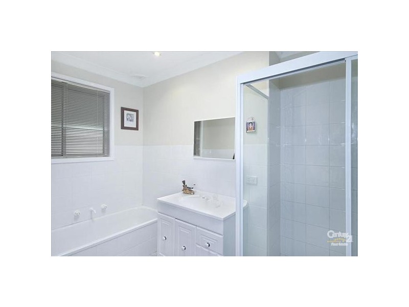 7 Bayline Drive, Point Clare NSW 2250