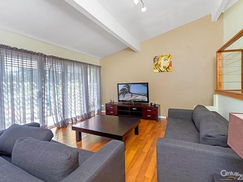 2 Letitia Close, Green Point NSW 2251