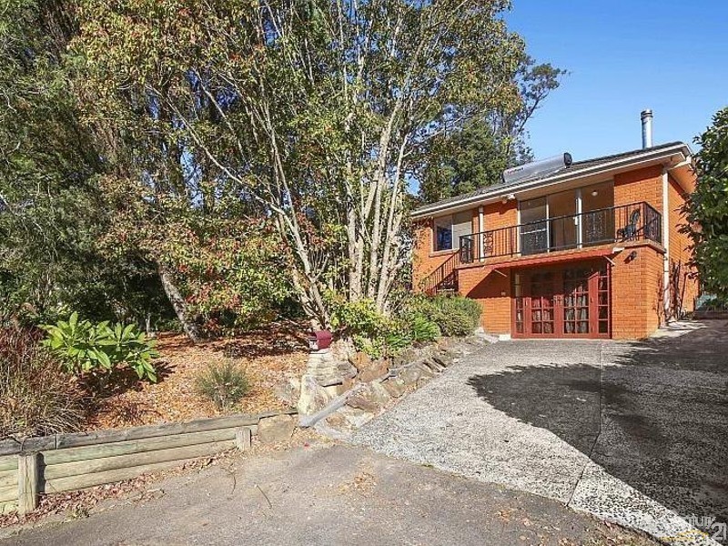 8 Narrawa Avenue, Erina NSW 2250