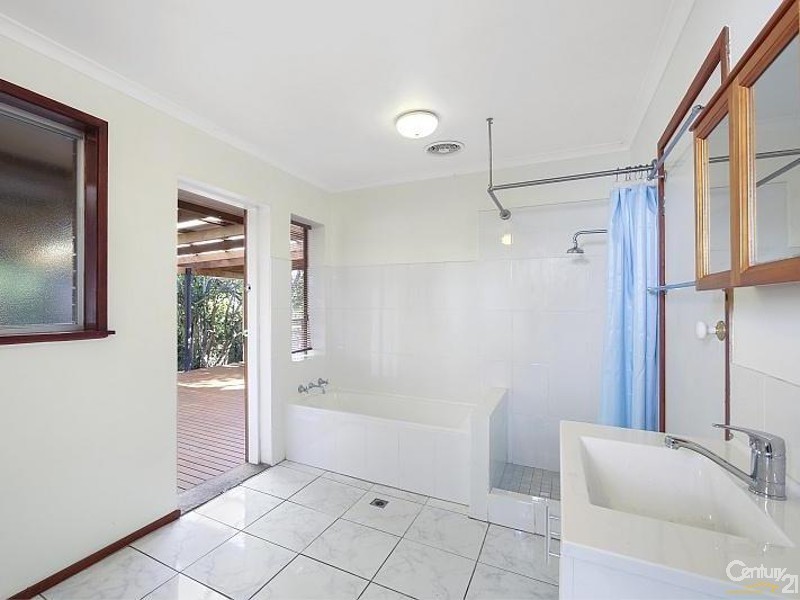 8 Narrawa Avenue, Erina NSW 2250