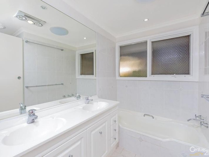 1/57 Orange Parade, Wyoming NSW 2250