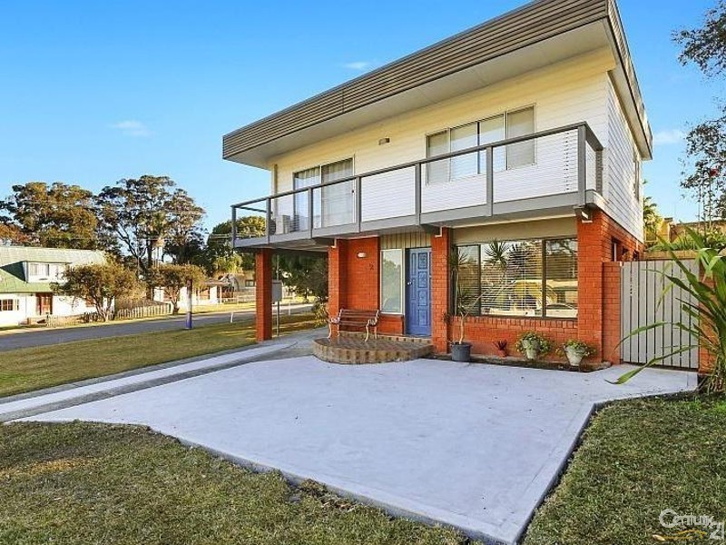 2A Grevillea Crescent, Berkeley Vale NSW 2261