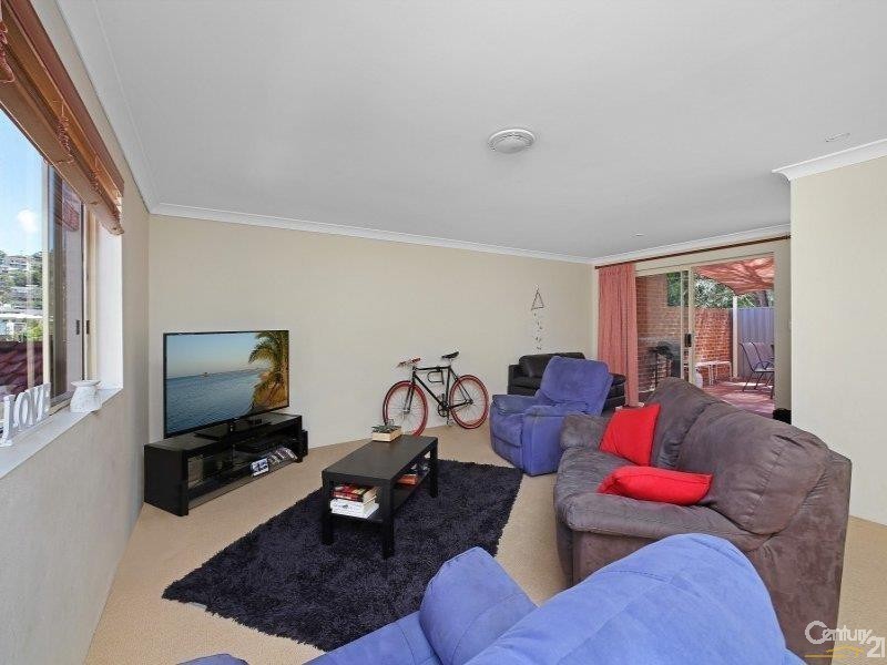 2/4 Woolunga  Avenue, Terrigal NSW 2260