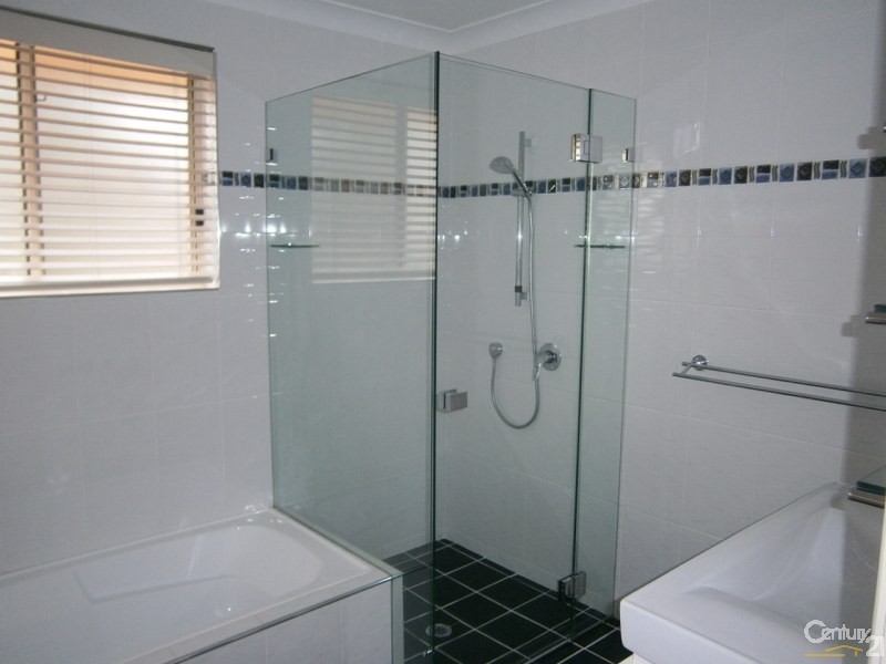 2/4 Woolunga  Avenue, Terrigal NSW 2260