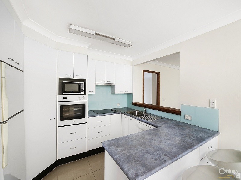 4  Tania Drive, Point Clare NSW 2250