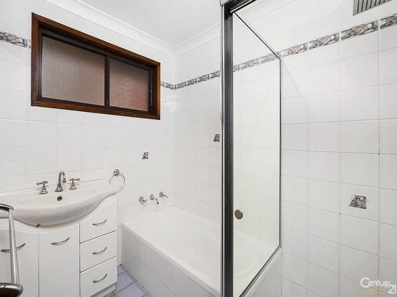 4  Tania Drive, Point Clare NSW 2250