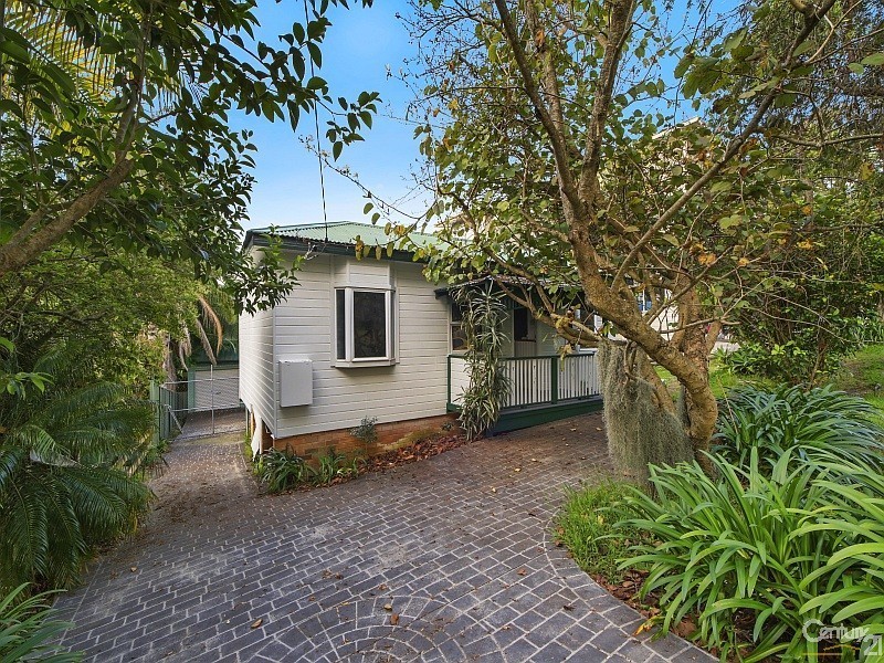 11 Narrawa Avenue, Erina NSW 2250