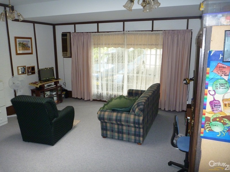 7 Rugby Close, Wyoming NSW 2250