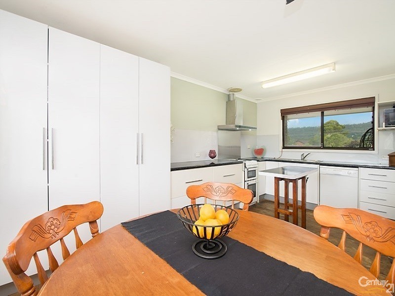 11 Kulara Avenue, West Gosford NSW 2250