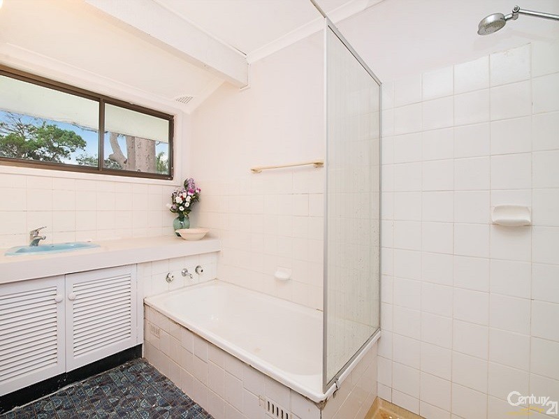 11 Kulara Avenue, West Gosford NSW 2250