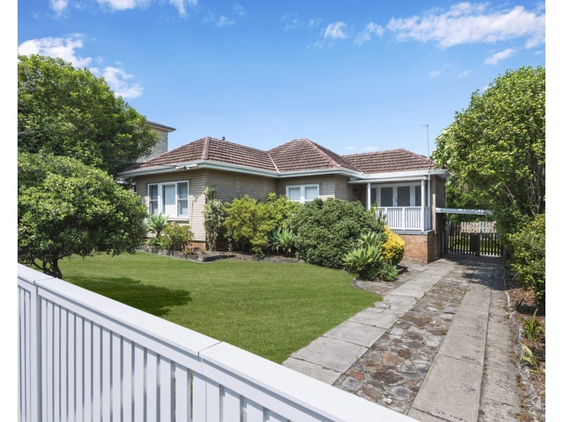 33 Frederick Street, East Gosford NSW 2250