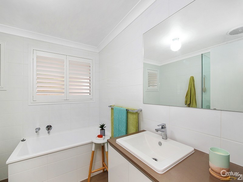 1/1 White Cedar Close, Green Point NSW 2251