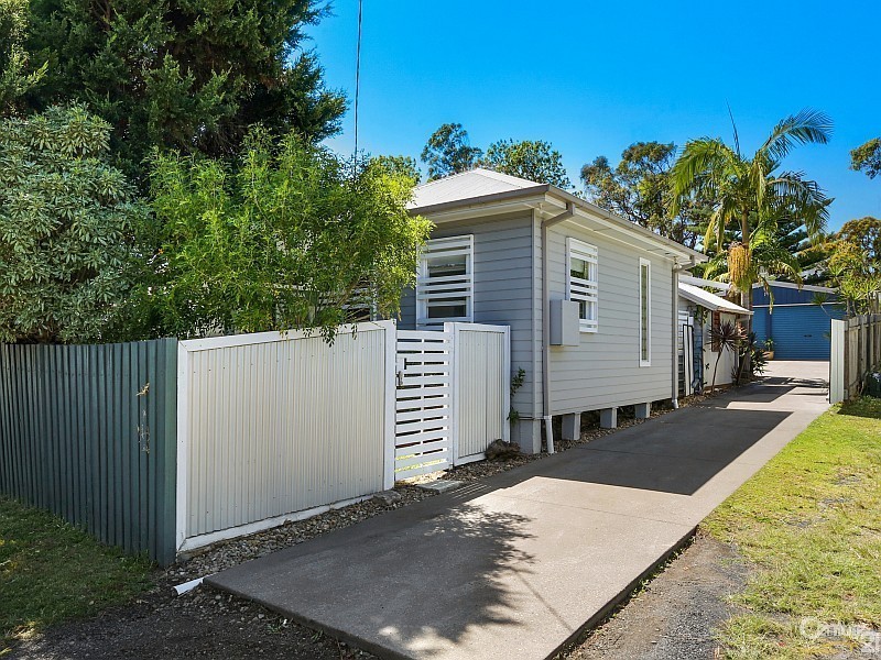 696 The Entrance Road, Bateau Bay NSW 2261