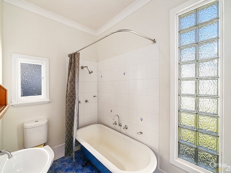 696 The Entrance Road, Bateau Bay NSW 2261