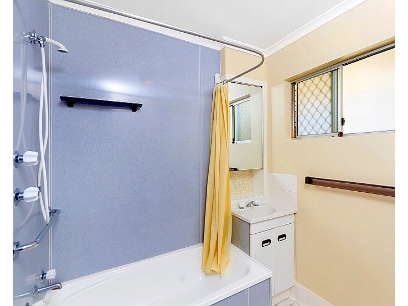 2/80 Lowanna Avenue, Forresters Beach NSW 2260