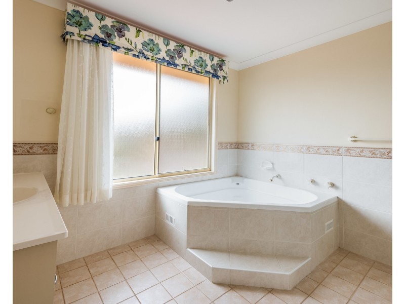 57 Thames Drive, Erina NSW 2250