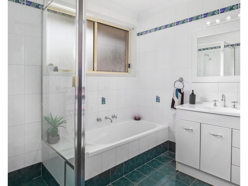 2/6 Jacaranda Avenue, Glenning Valley NSW 2261