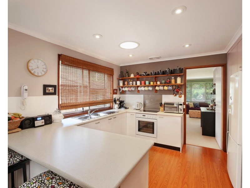 10 Camden Close, Point Clare NSW 2250