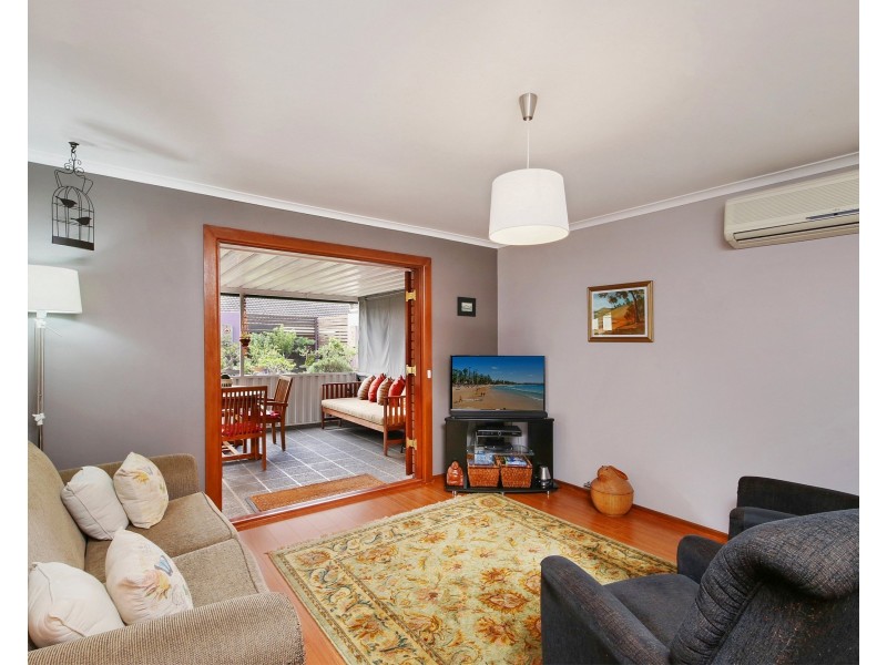 10 Camden Close, Point Clare NSW 2250
