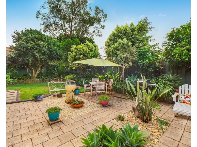10 Camden Close, Point Clare NSW 2250