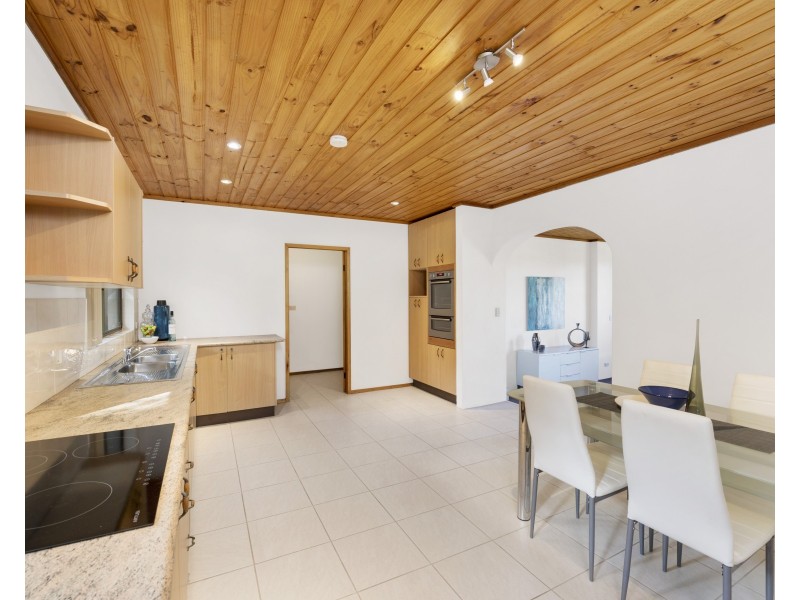 16 Parrendi Close, Avoca Beach NSW 2251