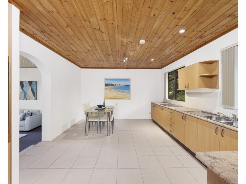 16 Parrendi Close, Avoca Beach NSW 2251