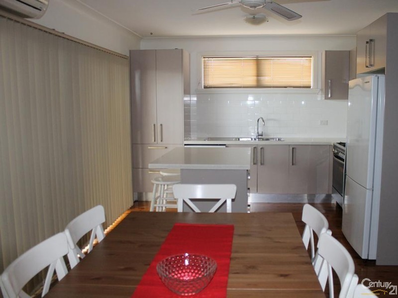 7 Ecole Street, Carlton NSW 2218