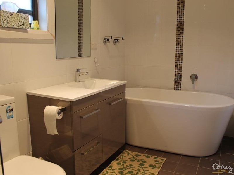 7 Ecole Street, Carlton NSW 2218