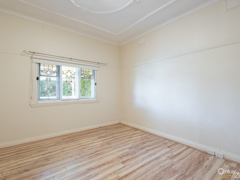 76 Canarys Road, Roselands NSW 2196