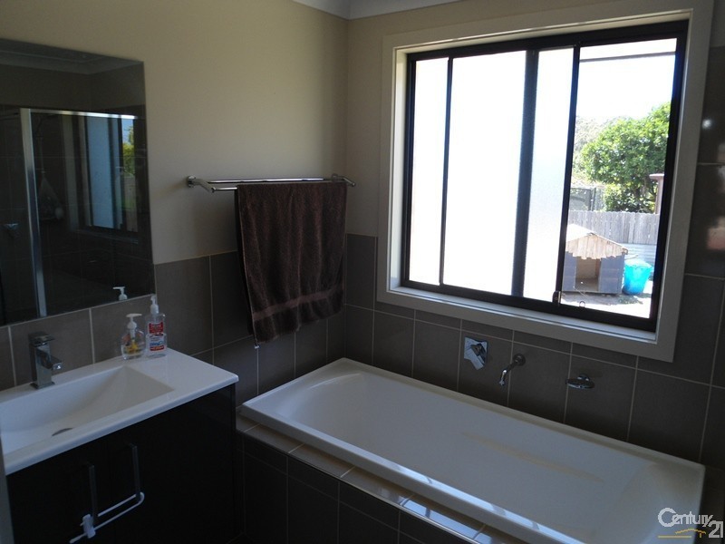 21  Binalong Street, Dalmeny NSW 2546