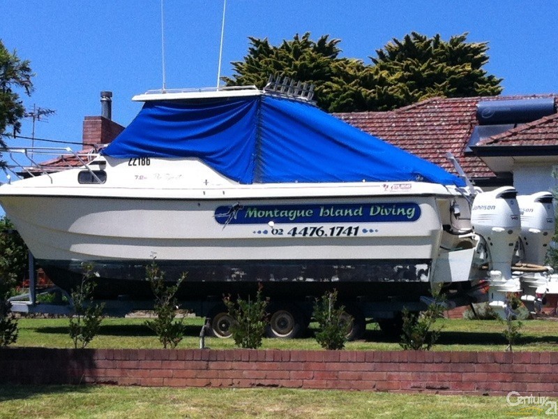LI311721 Montague Island Diving (Boat), Narooma NSW 2546