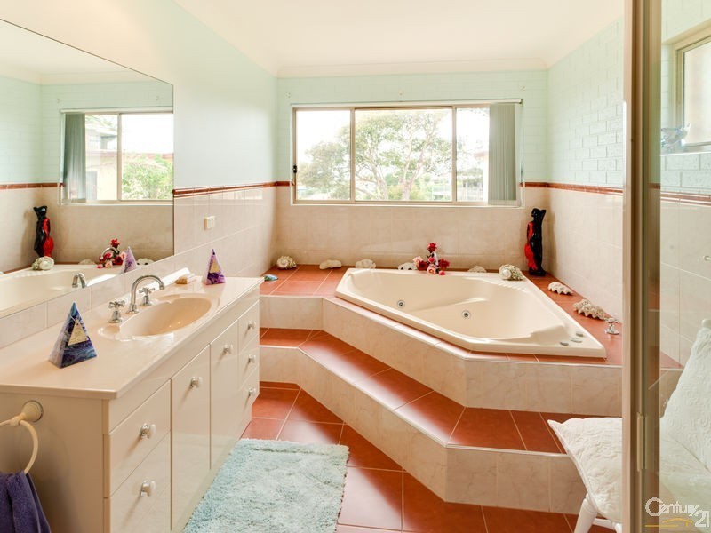 4 Mummaga Way, Dalmeny NSW 2546