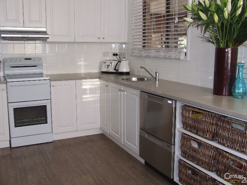 30 Binalong Street, Dalmeny NSW 2546