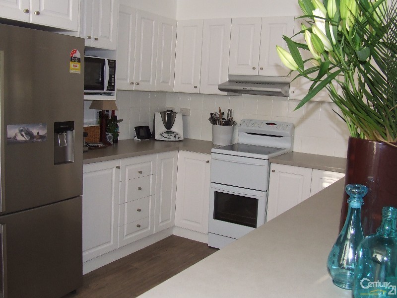 30 Binalong Street, Dalmeny NSW 2546