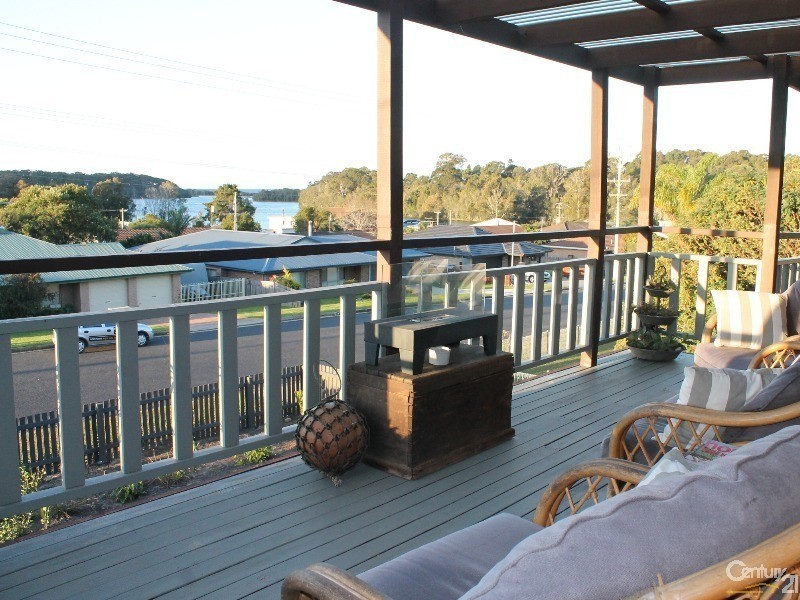 30 Binalong Street, Dalmeny NSW 2546