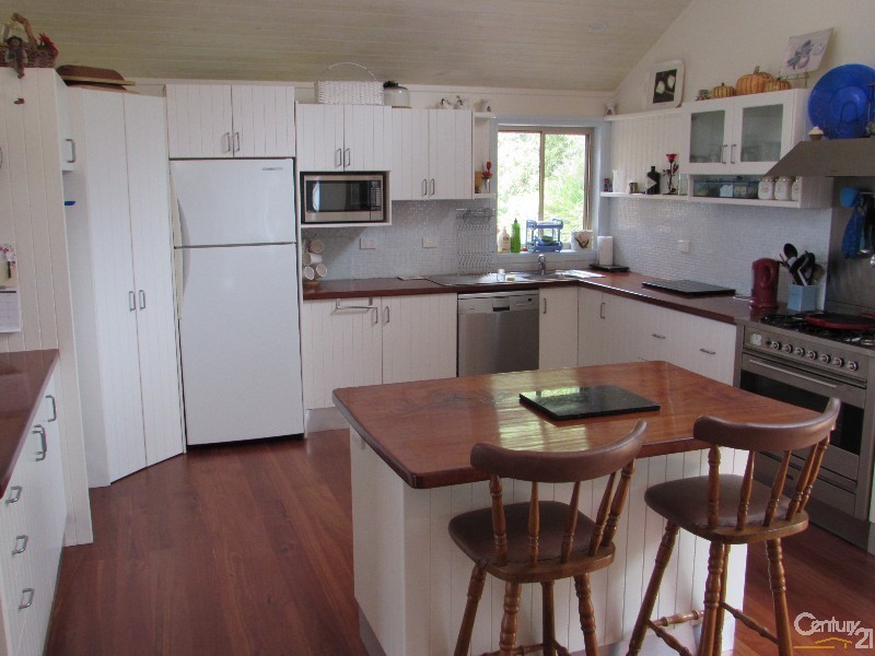 11 Dawn Parade, Kianga NSW 2546