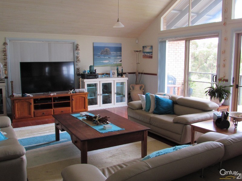 11 Dawn Parade, Kianga NSW 2546