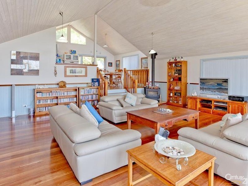 11 Dawn Parade, Kianga NSW 2546