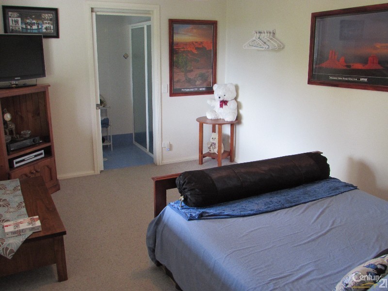 11 Dawn Parade, Kianga NSW 2546