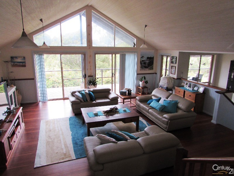 11 Dawn Parade, Kianga NSW 2546