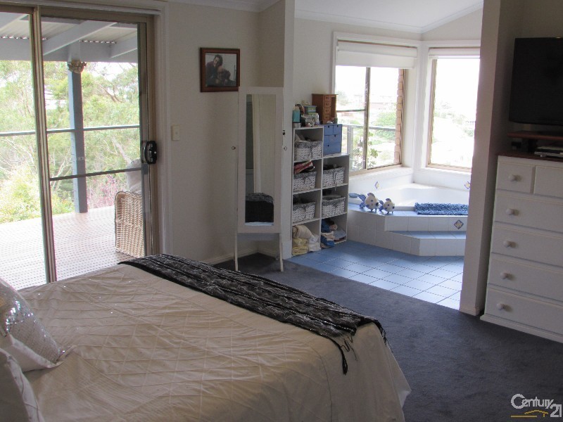 11 Dawn Parade, Kianga NSW 2546