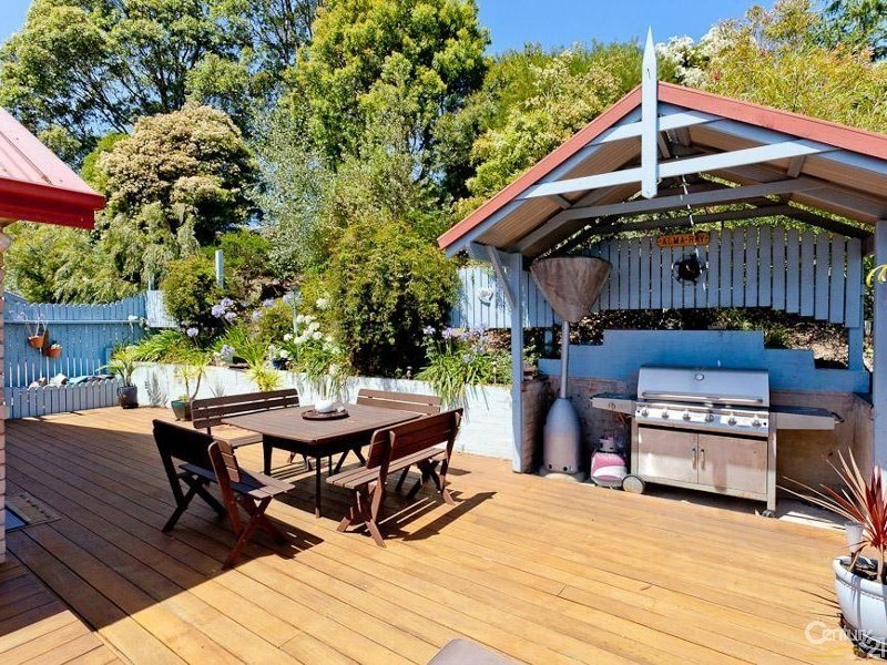 11 Dawn Parade, Kianga NSW 2546