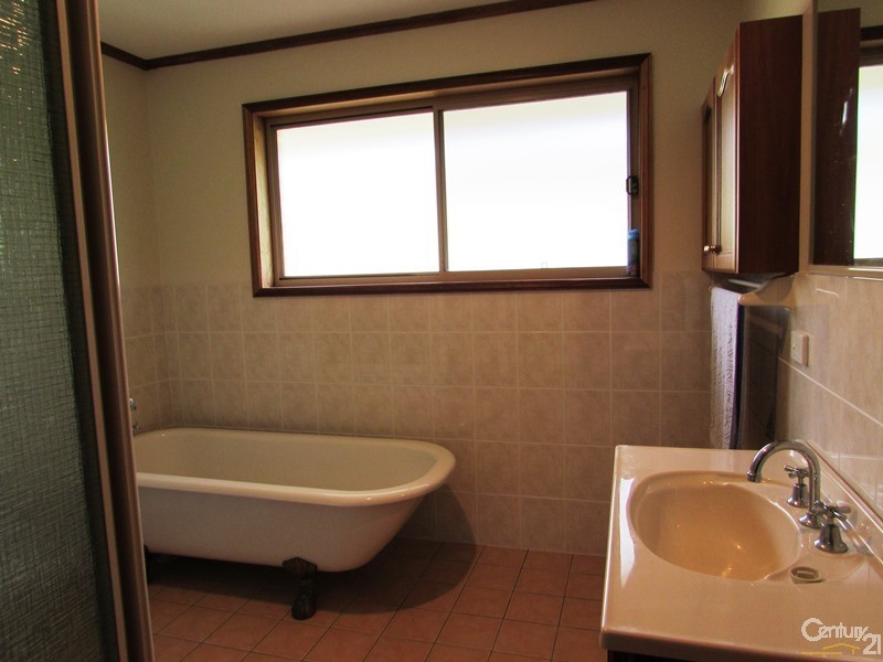 9 Harrison Street, Dalmeny NSW 2546