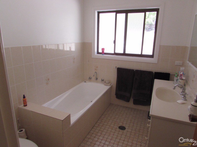 24 Brown Close, Moruya Heads NSW 2537