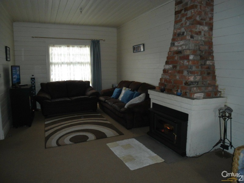 30 Hoyer Street, Cobargo NSW 2550