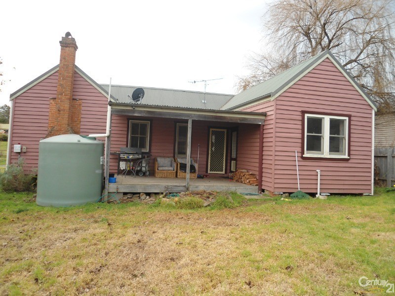 30 Hoyer Street, Cobargo NSW 2550
