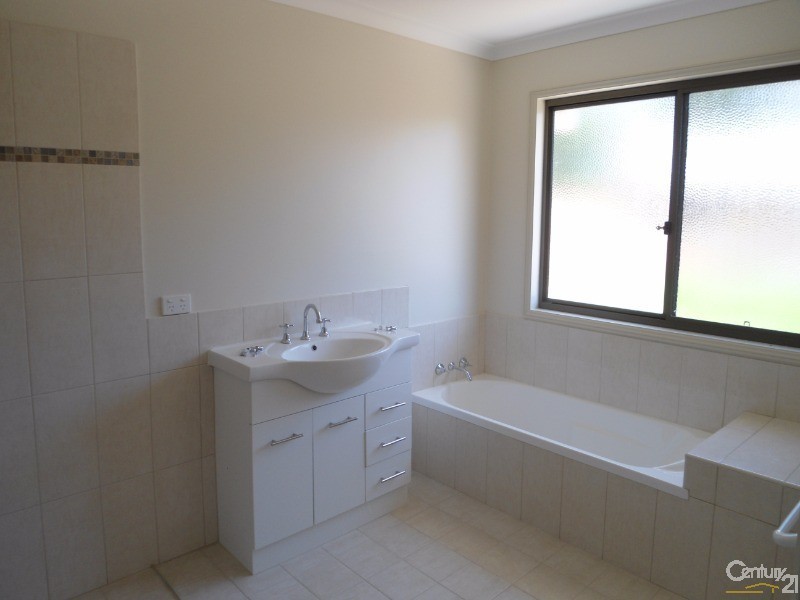 1 Gillespie Street, Cobargo NSW 2550