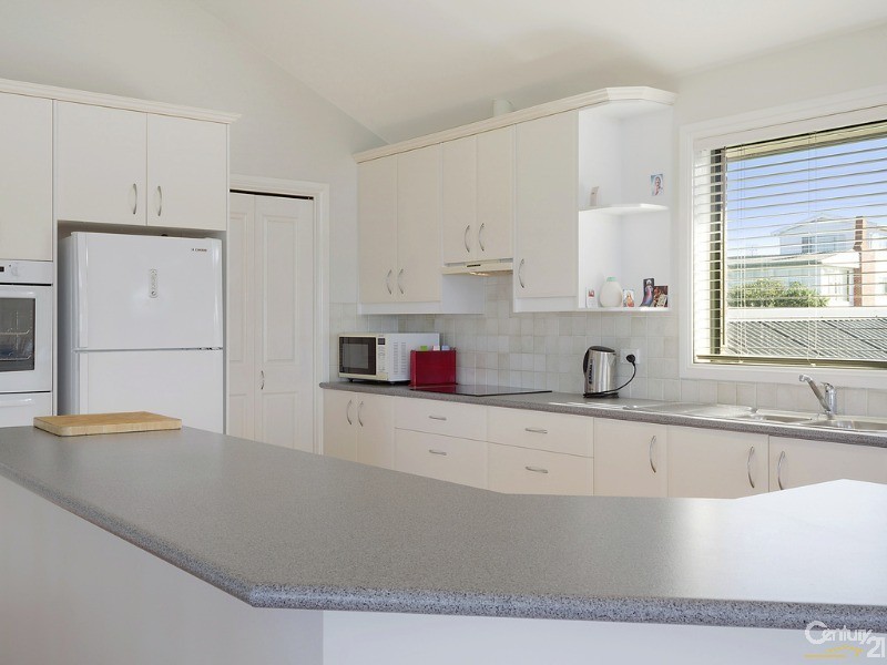 52 Noble Parade, Dalmeny NSW 2546