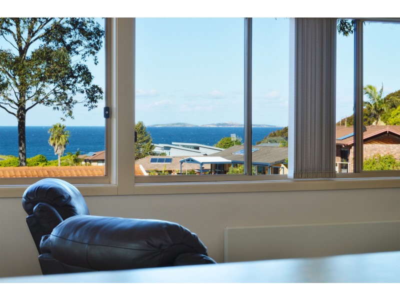 11 Beachview Close, North Narooma NSW 2546
