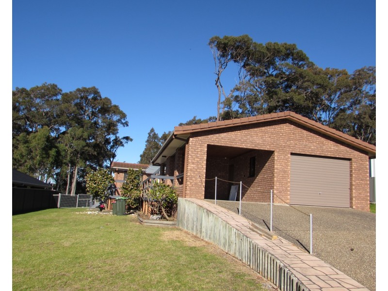 8 Woods Place, North Narooma NSW 2546